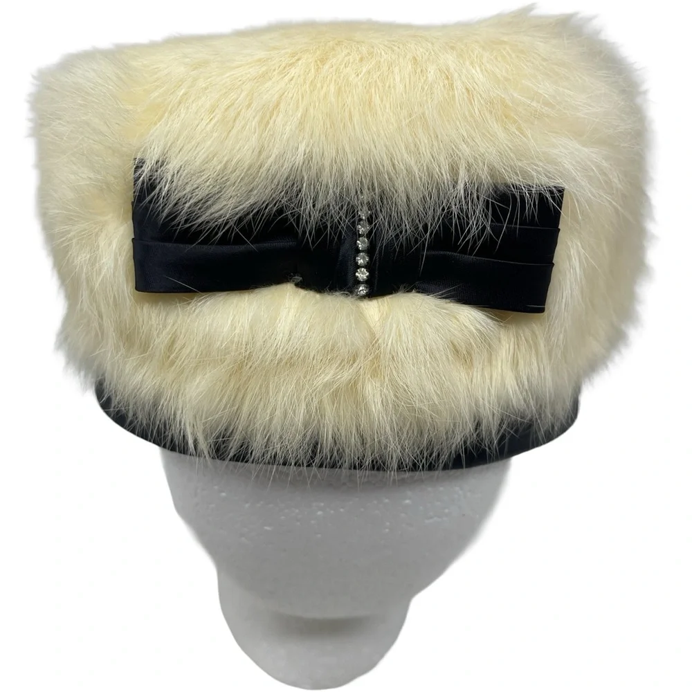 Vintage The Bonnet Shoppe Cream Faux Fur Black Satin Pillbox Hat Made In USA - Picture 2 of 9